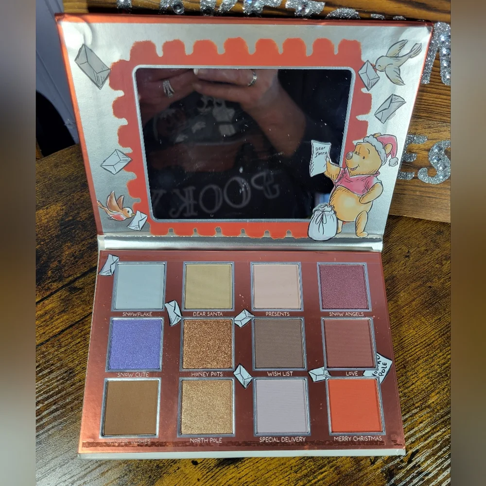 Disney Winnie the Pooh neutral Eyeshadow Palette 12 colors